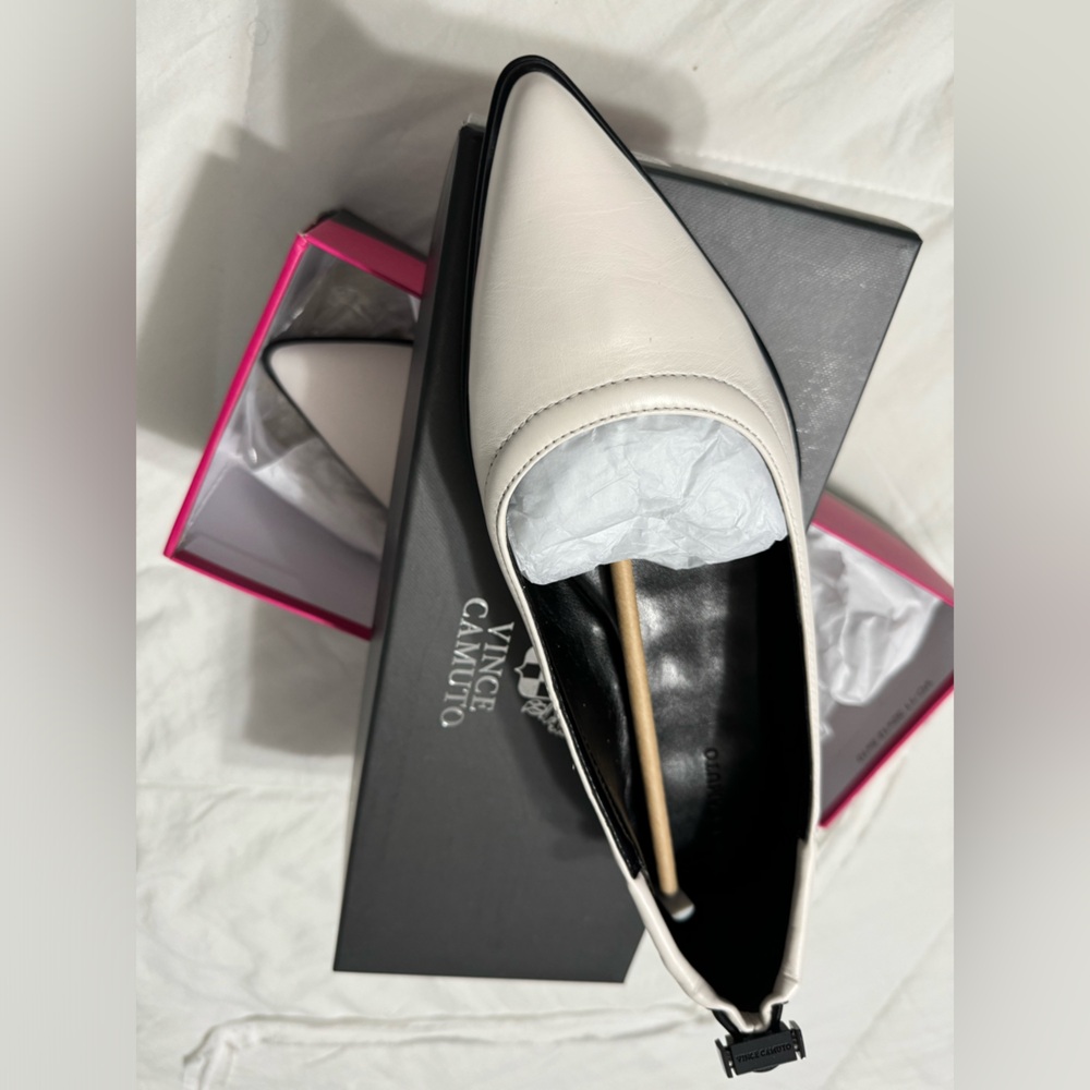 Vince Camuto Basket Leather Flats-Bendreta they’re new never been worn 🥿